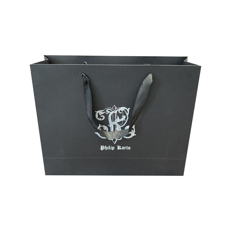 Wholesale Custom Logo Luxury Black Matte Gift Bags Gold Foil Shopping bags Cardboard Paper Bags